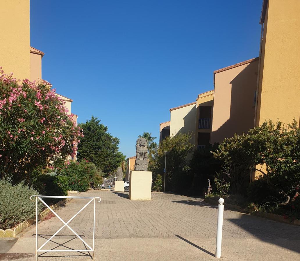 T2 - terrasse vue mer - à 500m de la plage - parking privé - arrivée autonome Saint-Pierre-la-Mer  Extérieur photo